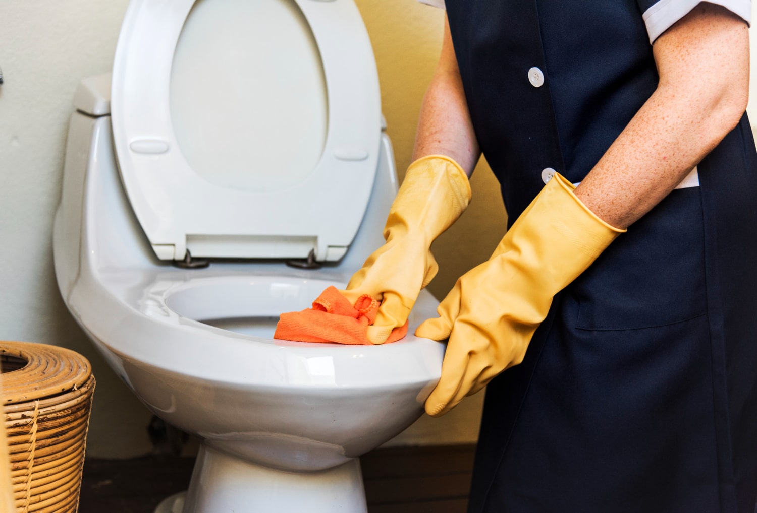 Détartrer les WC avec de l’acide chlorhydrique